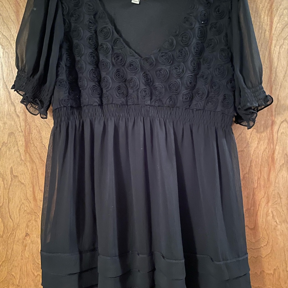 ECI Black Floral V-Neck Textured Blouse, Large